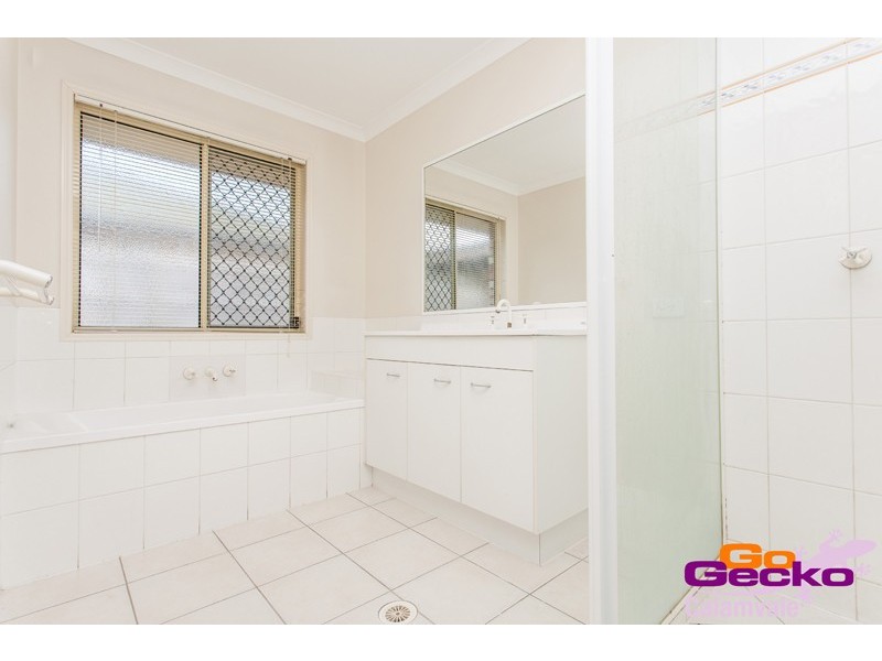 8 Innes Close, Parkinson QLD 4115