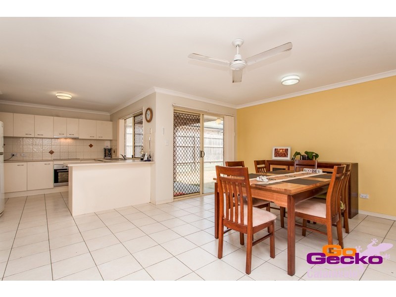 8 Innes Close, Parkinson QLD 4115