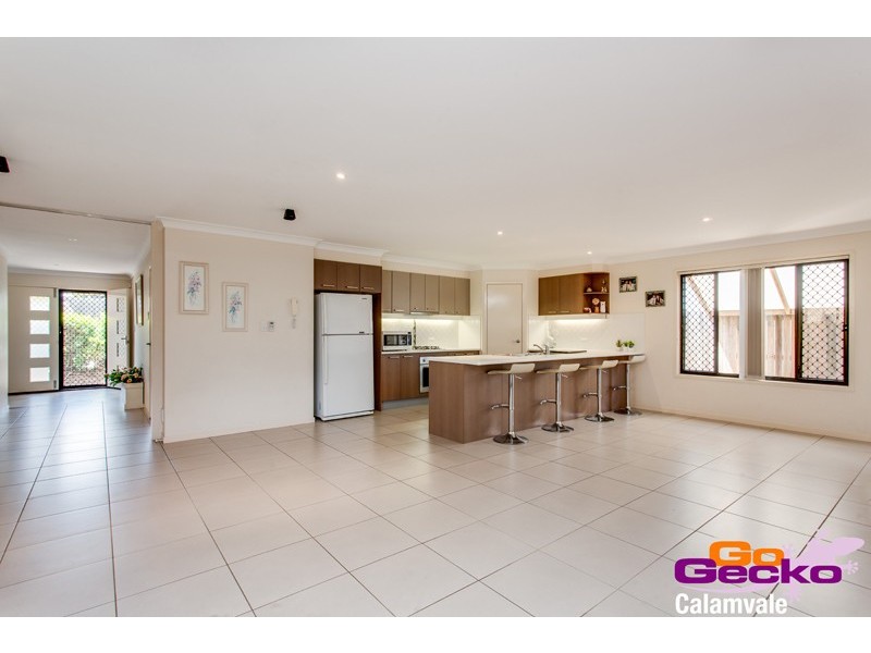 6 Girraween Cres, Parkinson QLD 4115