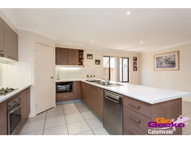 6 Girraween Cres, Parkinson QLD 4115