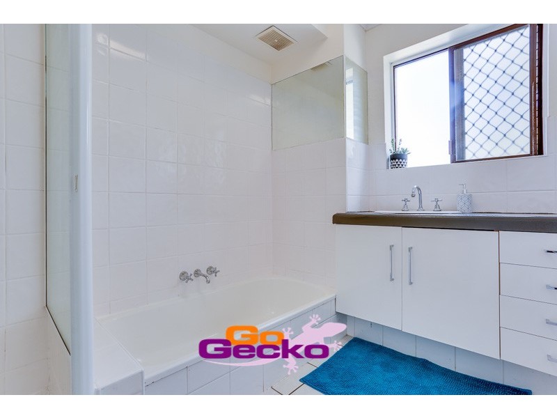 2/12 Carl Street, Woolloongabba QLD 4102