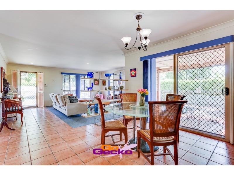 8 Pepper Tree Street, Calamvale QLD 4116