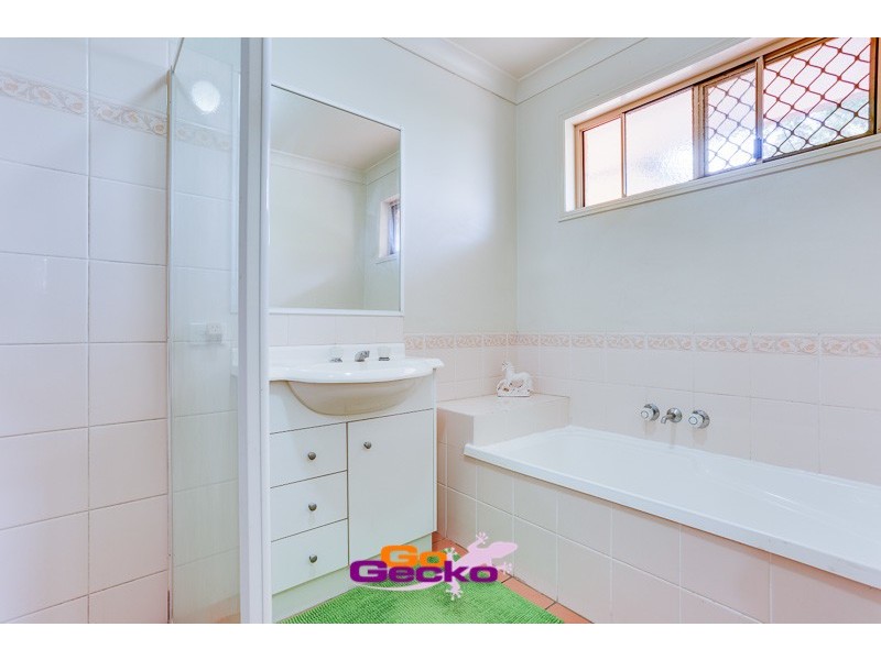 8 Pepper Tree Street, Calamvale QLD 4116