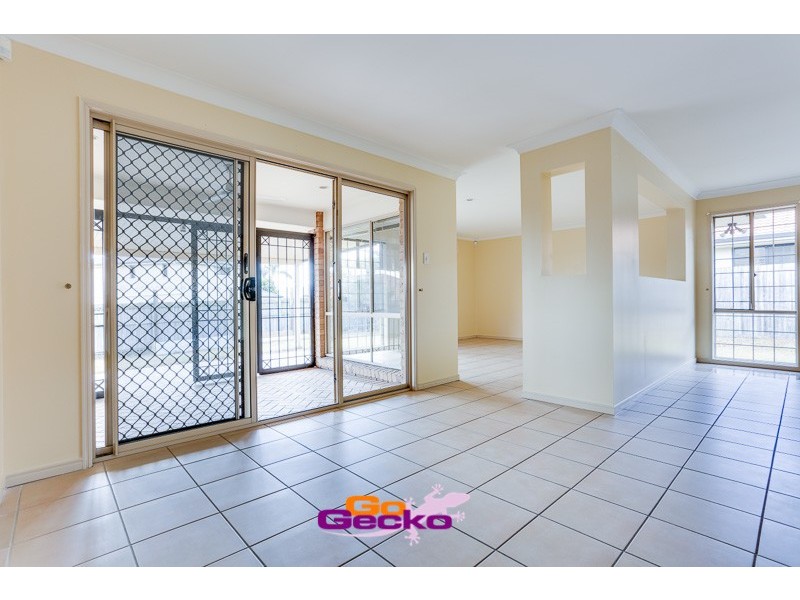 75 Wallum Drive, Parkinson QLD 4115