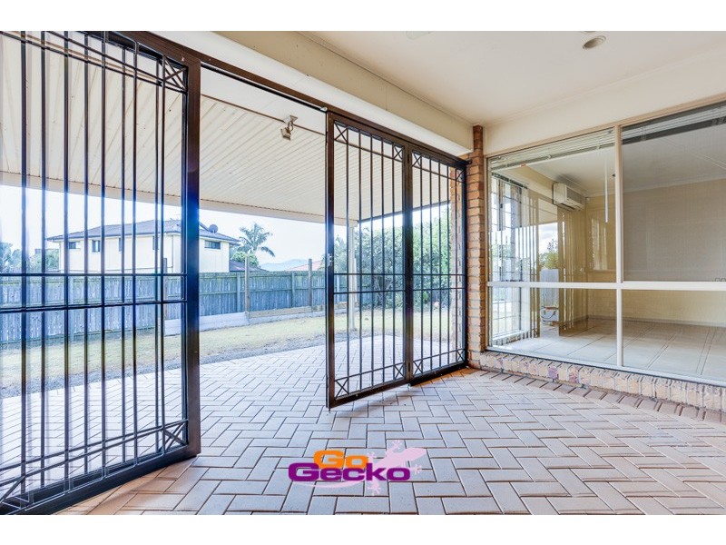 75 Wallum Drive, Parkinson QLD 4115