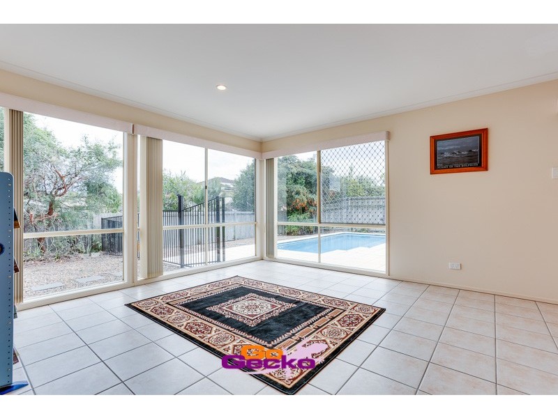 61 Oakview Street, Parkinson QLD 4115