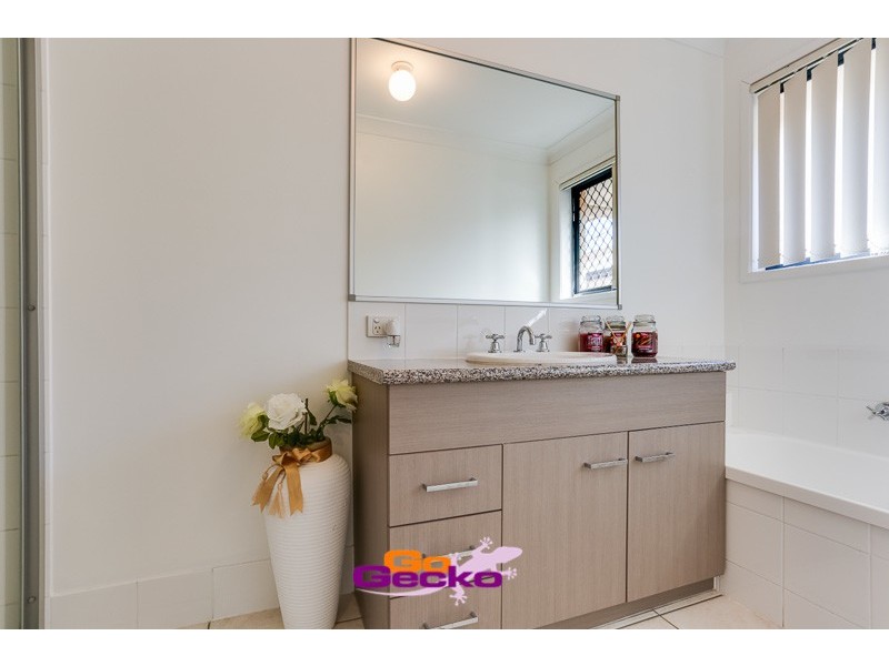 10 Goongarrie Crescent, Parkinson QLD 4115