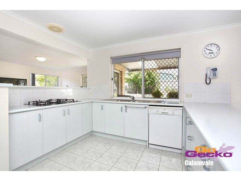 69 Bannockburn Cres, Parkinson QLD 4115