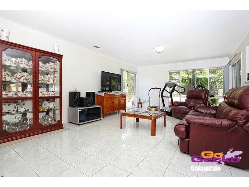 69 Bannockburn Cres, Parkinson QLD 4115