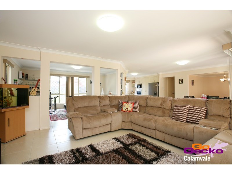 35 Larapinta Circuit, Parkinson QLD 4115