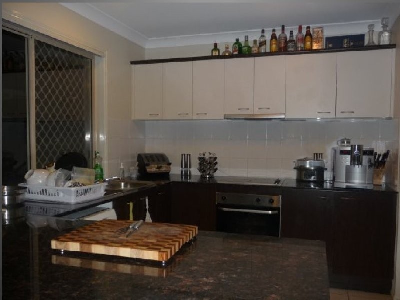 18 Karajini Crescent, Parkinson QLD 4115