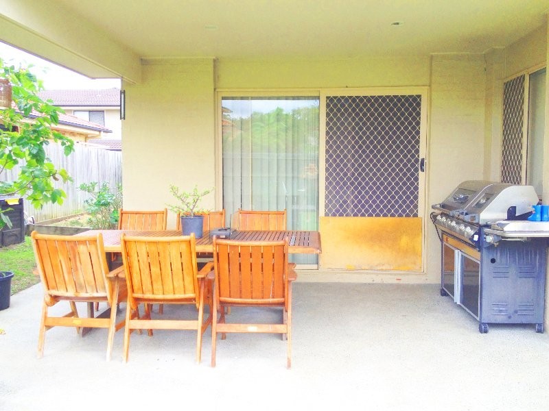 18 Karajini Crescent, Parkinson QLD 4115