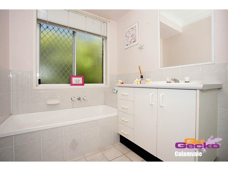 30 Bannockburn Cres, Parkinson QLD 4115