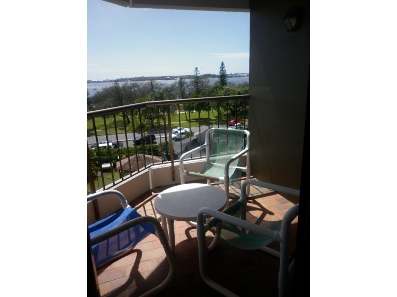 4A/114 Marine Parade, Southport QLD 4215