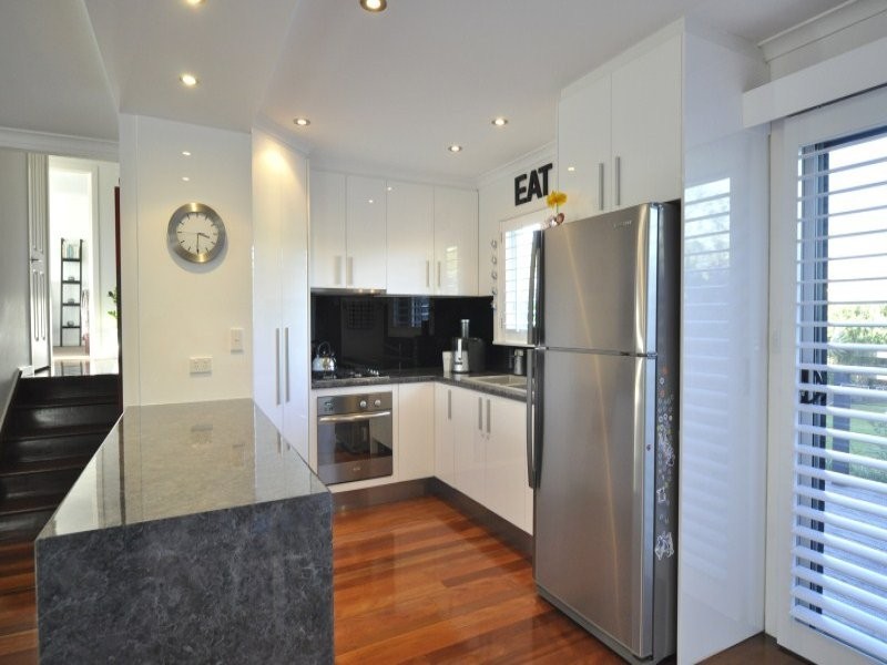 27 Ashgrove Avenue, Runaway Bay QLD 4216