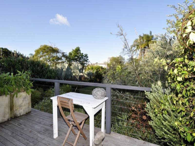 27 Ashgrove Avenue, Runaway Bay QLD 4216