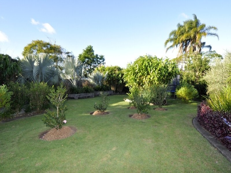 27 Ashgrove Avenue, Runaway Bay QLD 4216