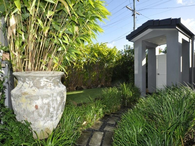 27 Ashgrove Avenue, Runaway Bay QLD 4216