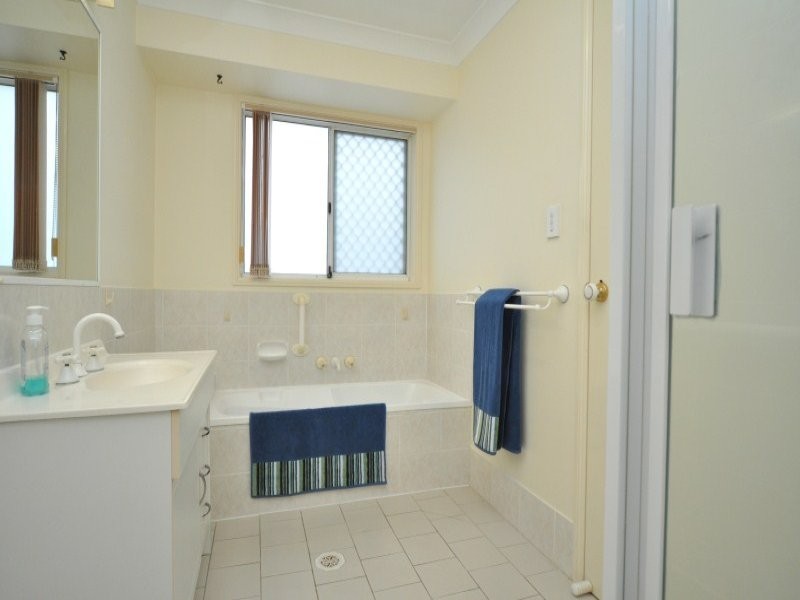 1/7 Liam Court, Labrador QLD 4215