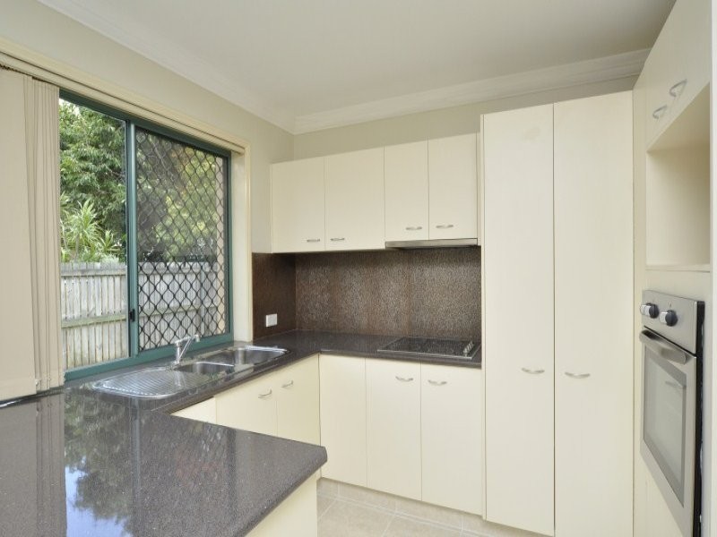 4/222 Central Street, Labrador QLD 4215