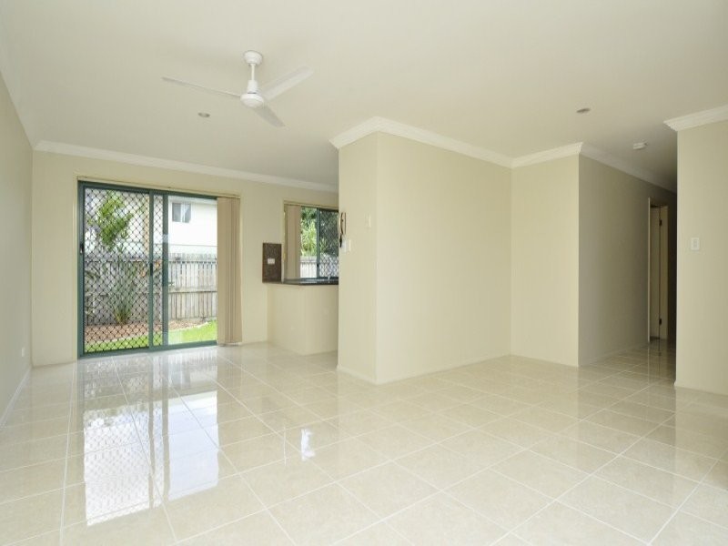 4/222 Central Street, Labrador QLD 4215