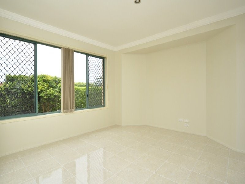 4/222 Central Street, Labrador QLD 4215