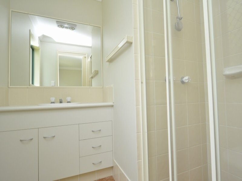 4/222 Central Street, Labrador QLD 4215