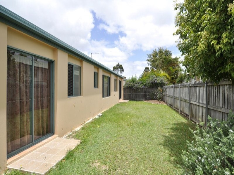 4/222 Central Street, Labrador QLD 4215