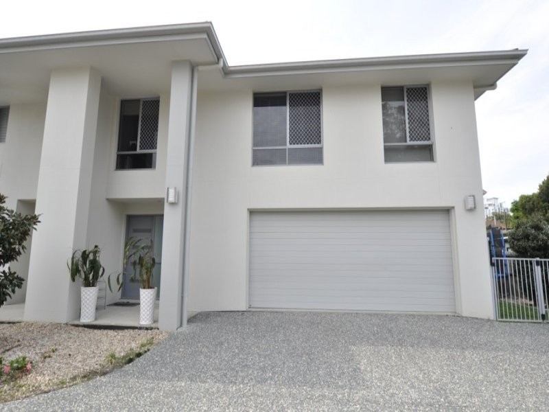 2/16 Broad Street, Labrador QLD 4215