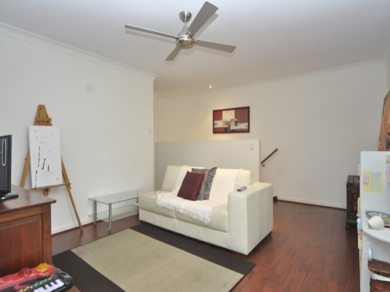 2/16 Broad Street, Labrador QLD 4215