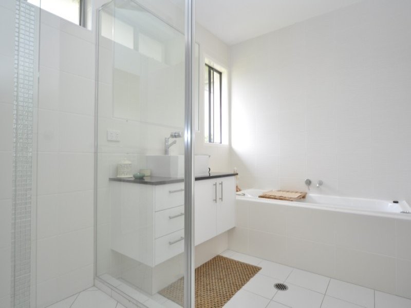 2/16 Broad Street, Labrador QLD 4215