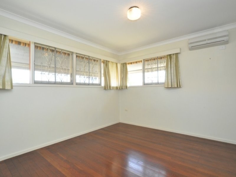 26 Margaroola Avenue, Biggera Waters QLD 4216