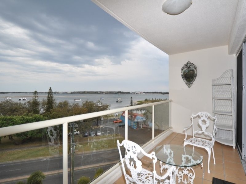 72/106 Marine Parade, Southport QLD 4215