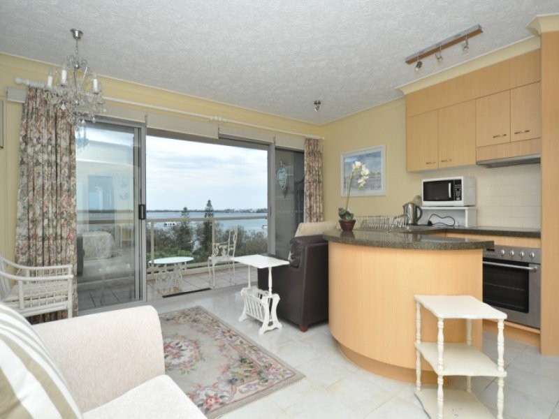 72/106 Marine Parade, Southport QLD 4215