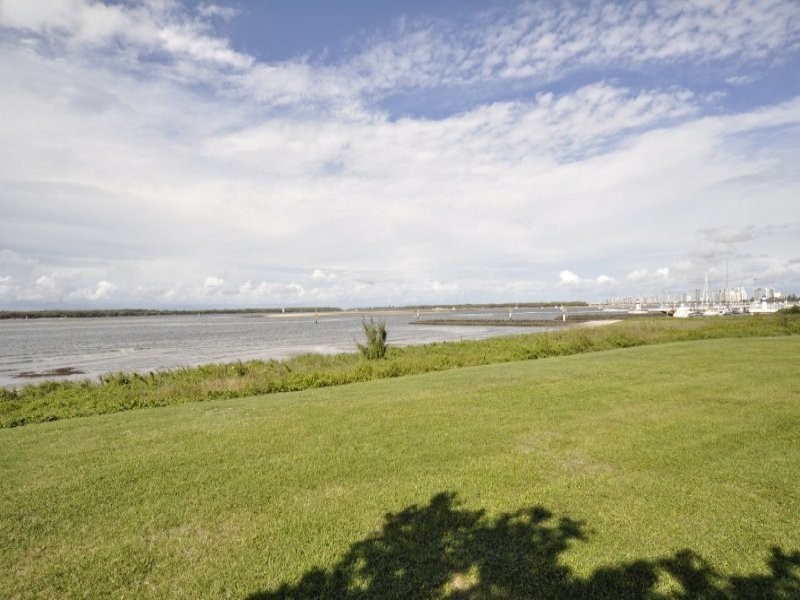 1/9 Madang Crescent, Runaway Bay QLD 4216