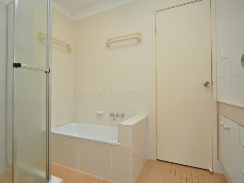 1/5 Jessica Court, Arundel QLD 4214