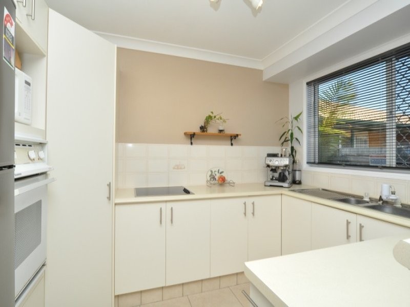 1/36 Kenny Drive, Labrador QLD 4215