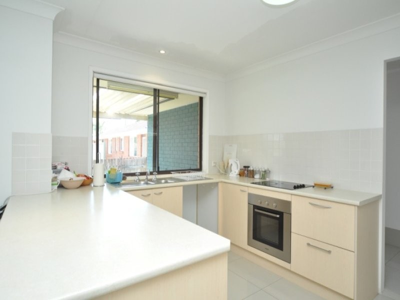 2/45 Government Road, Labrador QLD 4215