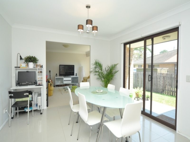 2/45 Government Road, Labrador QLD 4215