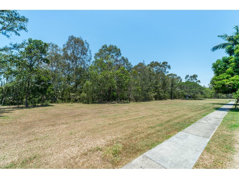 2/13 Stephanie Court, Labrador QLD 4215