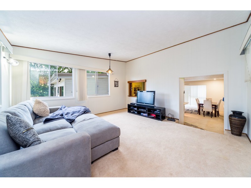 73 Kindra Avenue, Southport QLD 4215