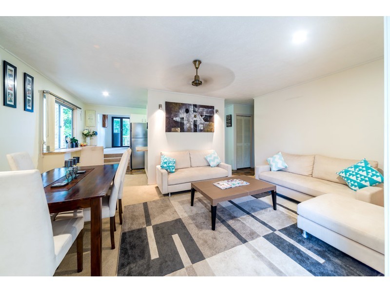 73 Kindra Avenue, Southport QLD 4215