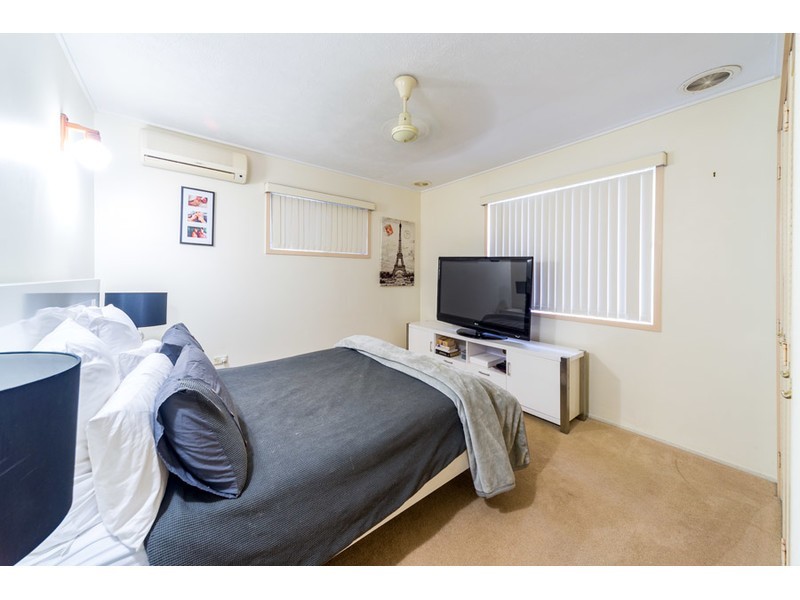 73 Kindra Avenue, Southport QLD 4215