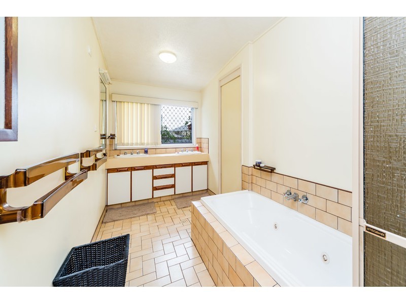 73 Kindra Avenue, Southport QLD 4215