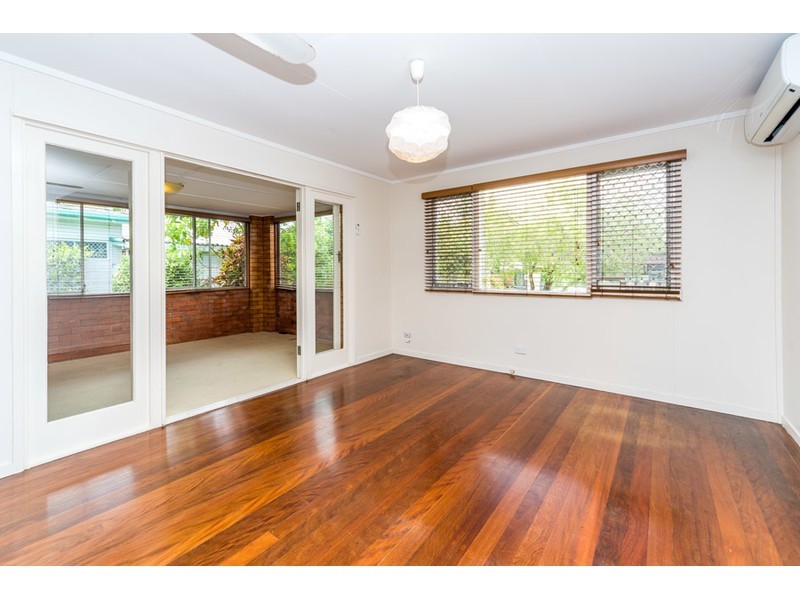 26 Reynolds Avenue, Labrador QLD 4215