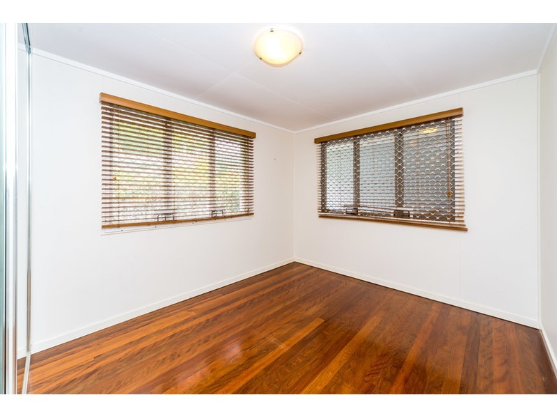 26 Reynolds Avenue, Labrador QLD 4215