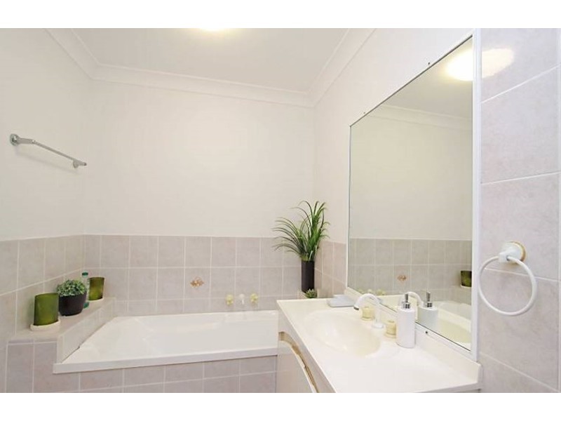 1/105 Muir Street, Labrador QLD 4215