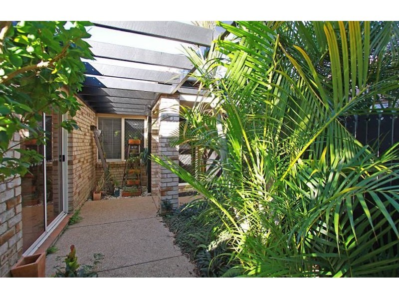 1/105 Muir Street, Labrador QLD 4215