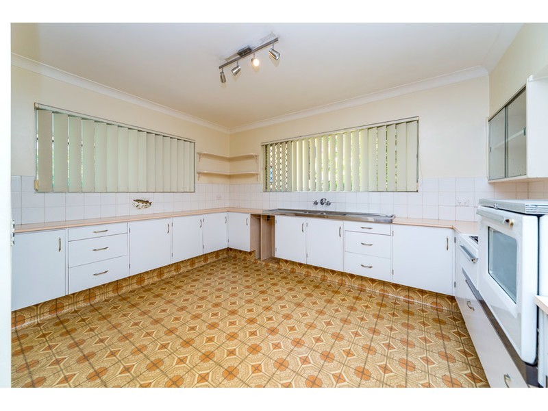 8 Bath Street, Labrador QLD 4215