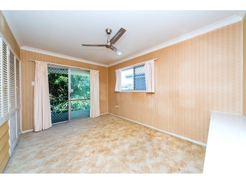 8 Bath Street, Labrador QLD 4215